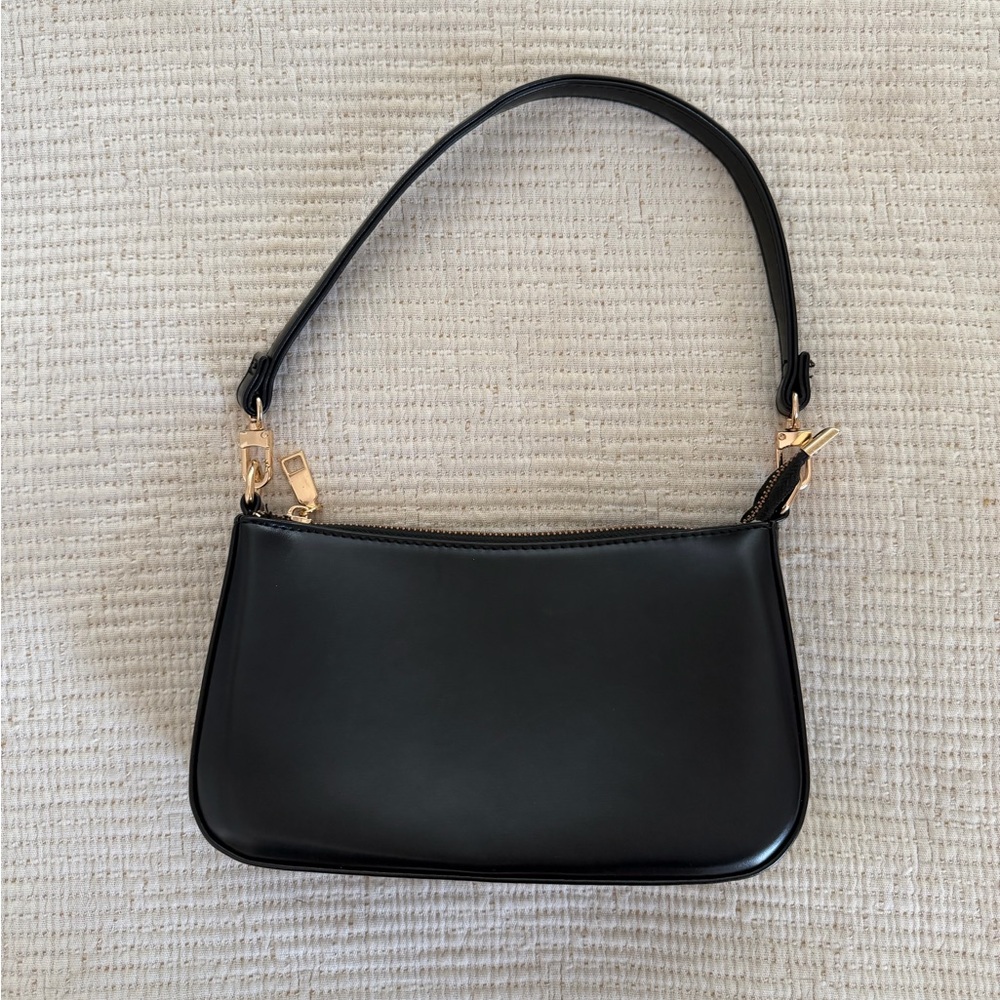 Black shoulder bag purse NWOT with gold hardware and detachable strap